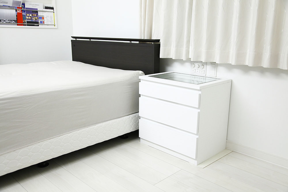 サイドテーブル