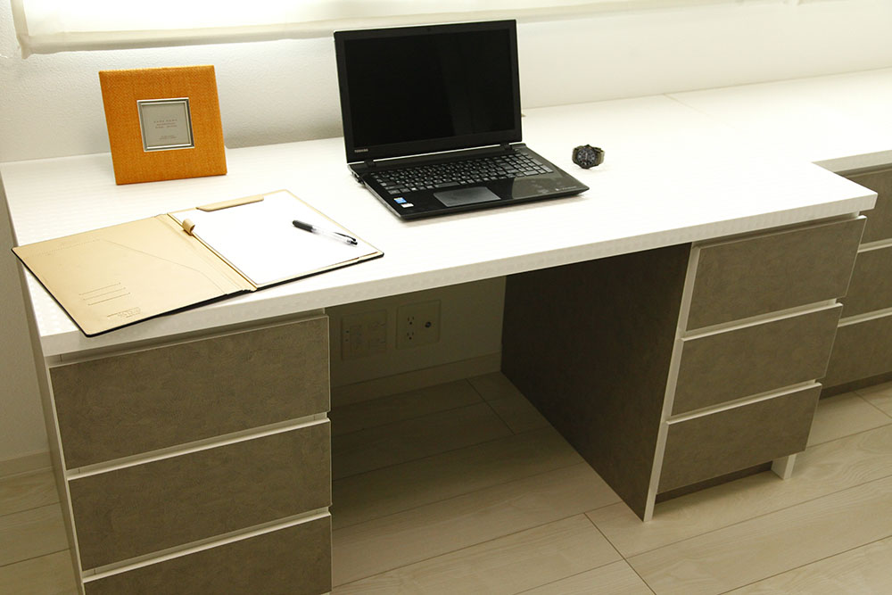 ライティングテーブル